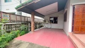 2 Bedroom House for sale in Sam Sen Nok, Bangkok