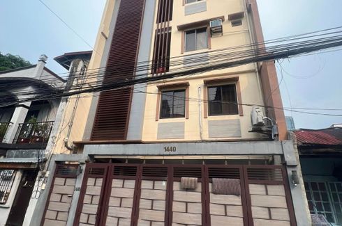 House for sale in Pinagkaisahan, Metro Manila near MRT-3 Buendia