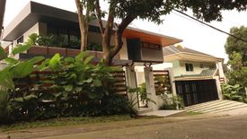 5 Bedroom House for sale in Loyola Heights, Metro Manila near LRT-2 Katipunan