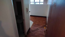 1 Bedroom Condo for sale in Urdaneta, Metro Manila near MRT-3 Ayala