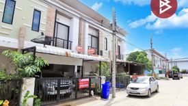 3 Bedroom Townhouse for sale in Dokmai, Bangkok