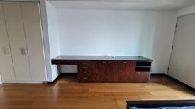 2 Bedroom Condo for sale in San Lorenzo, Metro Manila near MRT-3 Ayala