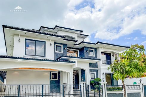 5 Bedroom House for sale in Poblacion, Metro Manila