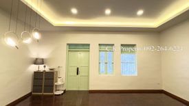 3 Bedroom Townhouse for rent in Si Phraya, Bangkok near BTS Surasak