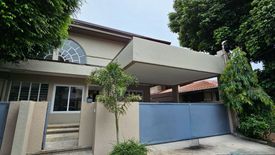 3 Bedroom House for rent in San Lorenzo, Metro Manila near MRT-3 Ayala