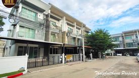 3 Bedroom Townhouse for sale in Hua Mak, Bangkok