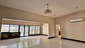 4 Bedroom House for rent in San Lorenzo, Metro Manila near MRT-3 Ayala