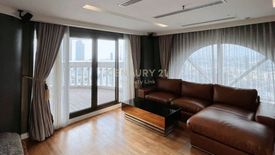 3 Bedroom Condo for sale in Bang Rak, Bangkok near BTS Saphan Taksin