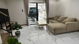 3 Bedroom Townhouse for rent in Din Daeng, Bangkok near MRT Huai Khwang