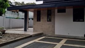 4 Bedroom House for rent in Urdaneta, Metro Manila near MRT-3 Ayala