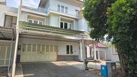 Rumah dijual dengan 9 kamar tidur di Alam Jaya, Banten