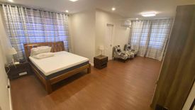 6 Bedroom House for sale in Moonwalk, Metro Manila