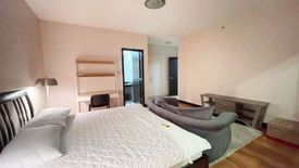 2 Bedroom Apartment for rent in San Lorenzo, Metro Manila near MRT-3 Ayala