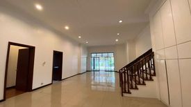 4 Bedroom House for rent in Dasmariñas North, Metro Manila near MRT-3 Ayala