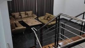 5 Bedroom Townhouse for rent in Barangay 76, Metro Manila near LRT-1 Libertad