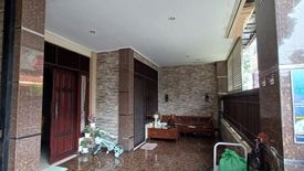 Rumah dijual dengan 5 kamar tidur di Dukuh Pakis, Jawa Timur