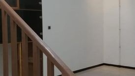 Rumah dijual dengan 4 kamar tidur di Babatan, Jawa Timur