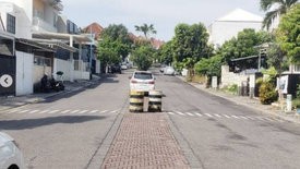 Rumah dijual dengan 5 kamar tidur di Lakar Santri, Jawa Timur