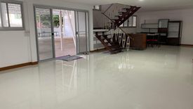 2 Bedroom House for rent in Chom Phon, Bangkok near MRT Phahon Yothin