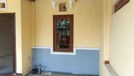 Rumah dijual dengan 4 kamar tidur di Waru, Jawa Timur