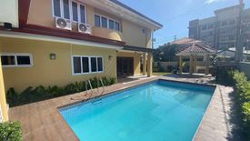 6 Bedroom House for sale in Moonwalk, Metro Manila