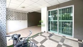 3 Bedroom Townhouse for sale in Bang Kadi, Pathum Thani