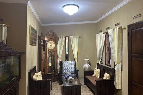 Rumah dijual dengan 5 kamar tidur di Cibiru Wetan, Jawa Barat