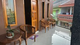Rumah dijual dengan 5 kamar tidur di Cibiru Wetan, Jawa Barat