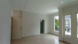 Rumah dijual dengan 4 kamar tidur di Lakar Santri, Jawa Timur