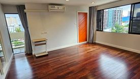 2 Bedroom Condo for rent in Beverly Hills Mansion, Phra Khanong Nuea, Bangkok near BTS Ekkamai