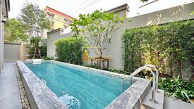 3 Bedroom House for sale in Phra Khanong Nuea, Bangkok