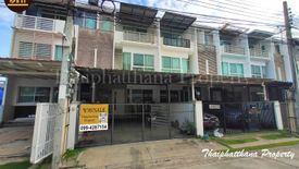 3 Bedroom Townhouse for sale in Hua Mak, Bangkok