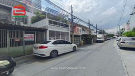 2 Bedroom Townhouse for sale in Chan Kasem, Bangkok near MRT Chankasem