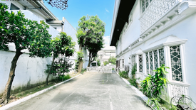 5 Bedroom House for sale in Moonwalk, Metro Manila