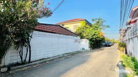 3 Bedroom House for sale in Sam Sen Nok, Bangkok