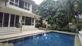 7 Bedroom House for rent in Urdaneta, Metro Manila near MRT-3 Ayala