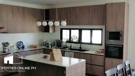 4 Bedroom House for sale in Almanza Dos, Metro Manila