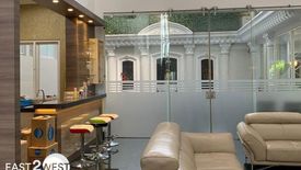 Rumah dijual dengan 4 kamar tidur di Alam Jaya, Banten