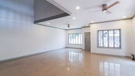 3 Bedroom House for rent in San Lorenzo, Metro Manila near MRT-3 Ayala