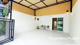 2 Bedroom Townhouse for sale in Thepharak, Samut Prakan near MRT Thipphawan