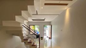 4 Bedroom Townhouse for sale in Manuyo Dos, Metro Manila