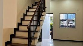 4 Bedroom Townhouse for sale in Urdaneta, Metro Manila near MRT-3 Ayala