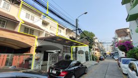 3 Bedroom Townhouse for sale in Yan Nawa, Bangkok