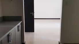 3 Bedroom Condo for sale in San Lorenzo Place, Bangkal, Metro Manila near MRT-3 Magallanes