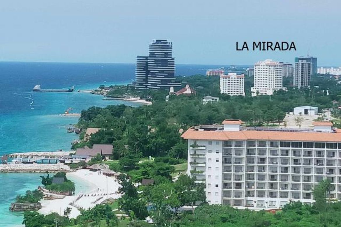 Resale Spacious Two Bedrooms Beach Condo (96 sqm) in La MIrada Vistamar Beach Resort