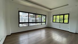 4 Bedroom House for rent in San Lorenzo, Metro Manila near MRT-3 Ayala