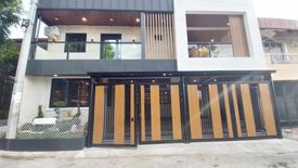 5 Bedroom House for sale in Talon Dos, Metro Manila