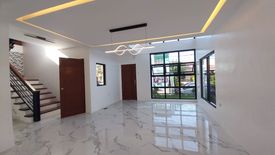 5 Bedroom House for sale in Talon Dos, Metro Manila