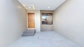 4 Bedroom Townhouse for sale in Manuyo Dos, Metro Manila