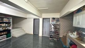 7 Bedroom Commercial for rent in Sam Sen Nok, Bangkok near MRT Ratchadaphisek